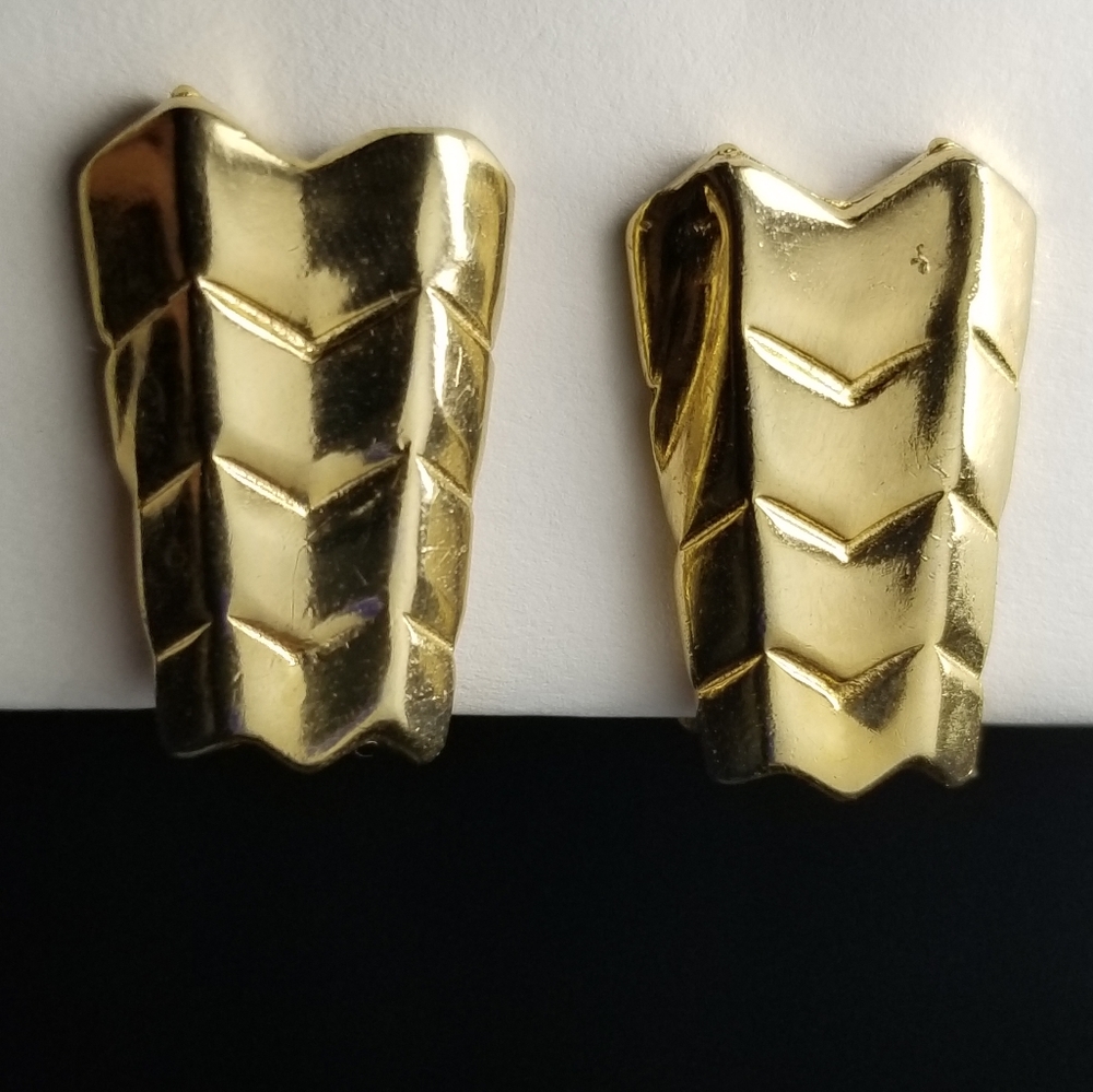 Vintage earrings zigzag Chevron clip earrings gold tone clipon geometric